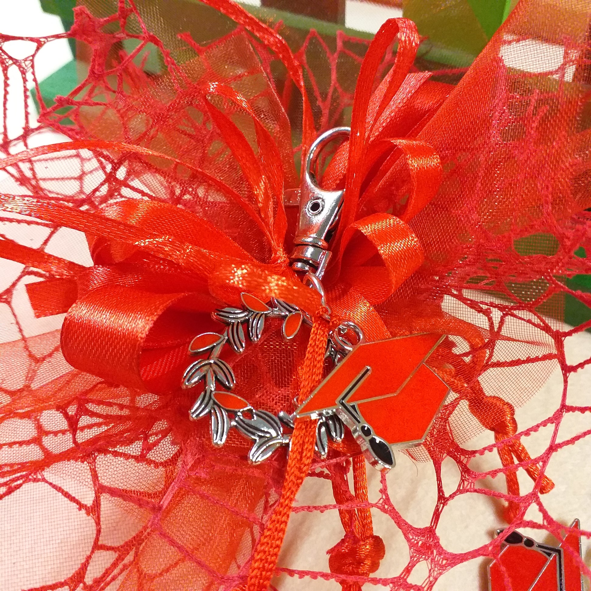 confettata portaconfetti sacchettino laurea confezionare packaging composizione nastro bigliettino portachiavi alloro tocco cappello nappina