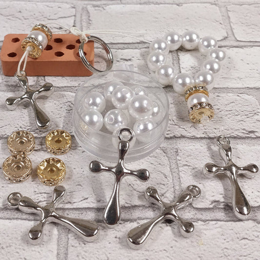 perle bianche rondelle strass fili gancetti croce resina acrilica per bomboniere kit fai da te costruire rosario portachiavi o gadget souvenir pronto realizzato artigianale