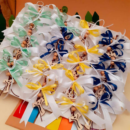 bomboniere tau legno croce perline cordino portachiavi fiocco coccarda ricordino segnaposto comunione cresima bianco e nastrino colorato tiffani-chiaro giallo blu