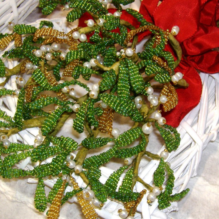 vischio perline e cuore vimini bianco intrecciato ghirlanda rattan di midollino viticcio uso cornice da decorare fuoriporta allestimento san valentino festa mamma natale pasqua