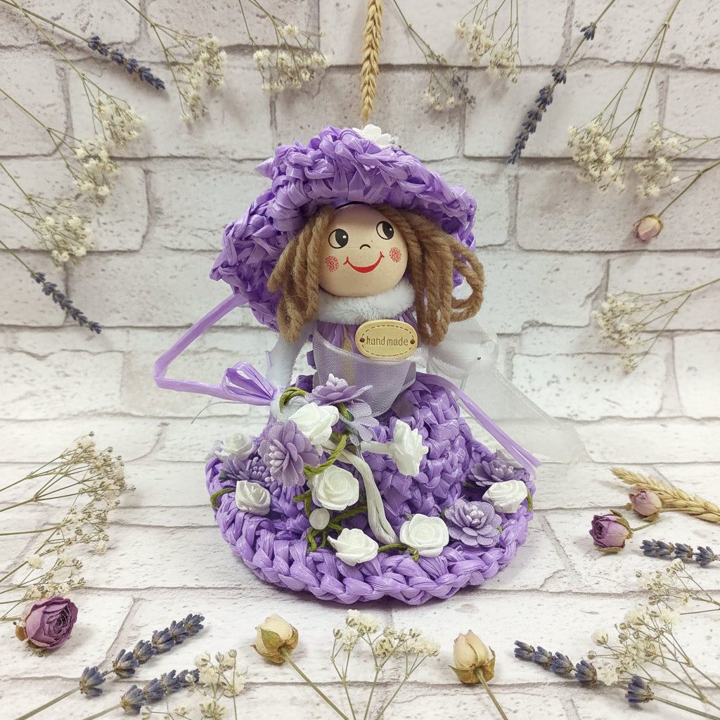 idea fai da te bambola di pezza con etichette legno targhette bottoni decorativi scritta handmade uso personalizzare fatto a mano hobbistica lavori uncinetto maglia borse