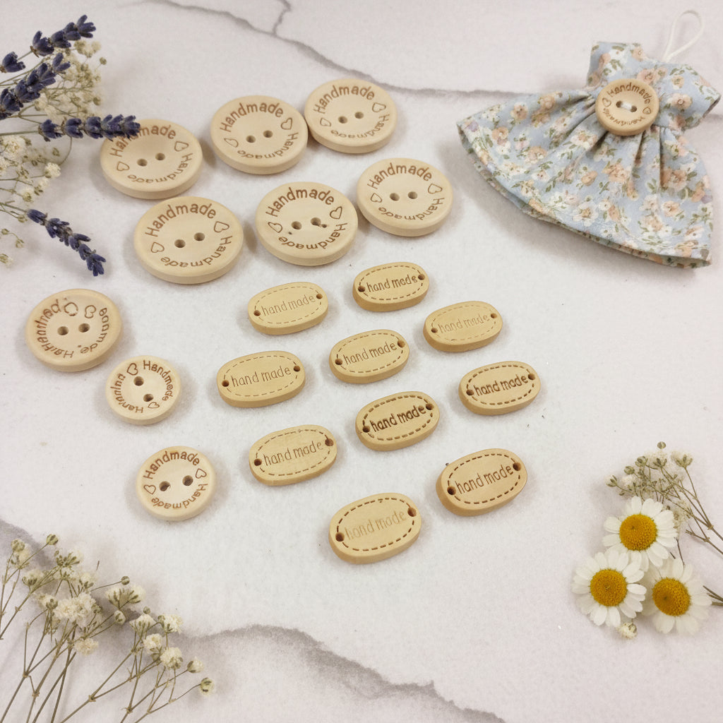 bottoncini forma ovale etichette legno targhette bottoni decorativi scritta handmade cuoricini uso personalizzare fatto a mano hobbistica vestiti bambole di pezza lavori uncinetto maglia borse