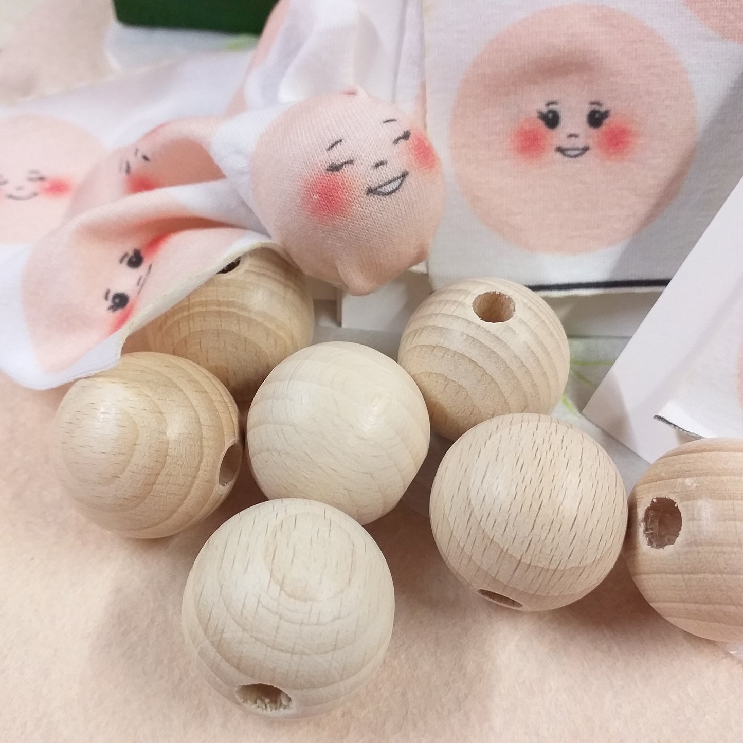 sfere palline legno e kit faccine maglina visetti bambole angioletti tessuto cotone stafil 4477-011 friends occhi aperti chiusi sorriso posa da cantore 5 modelli visi stampati disegnati colorati dipinti uso fai da te testine pupazzi di stoffa e pezza