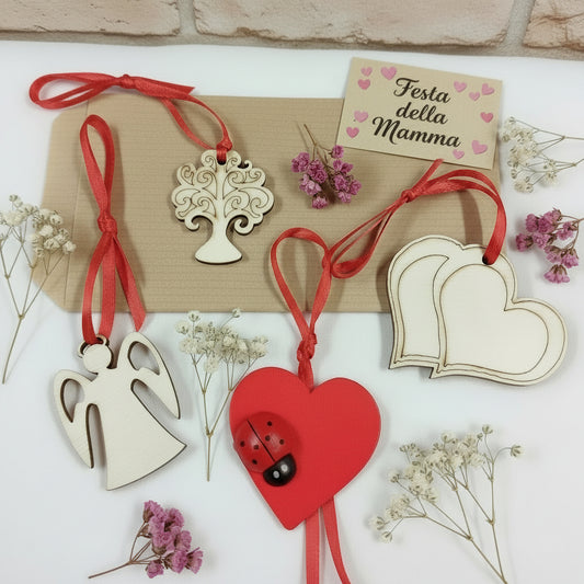 sticker auguri san valentino personalizzazione tag legno applicazioni legnetti confezionati come gadget ricordino segnaposto bomboniera artigianale bustina tipo sacchetto del pane albero della vita angelo portafortuna cuore rosso coccinella doppio cuoricino