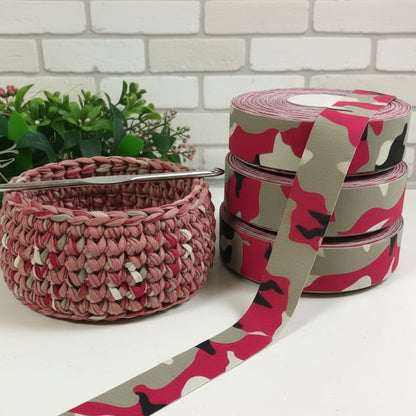 idea esempio catenella con mimetico chiaro scuro fango beige rosso fettuccia di lycra elastica piatta maglina elastane per borse marshmallow uncinetto cestini tappeti cuscini moda abbigliamento