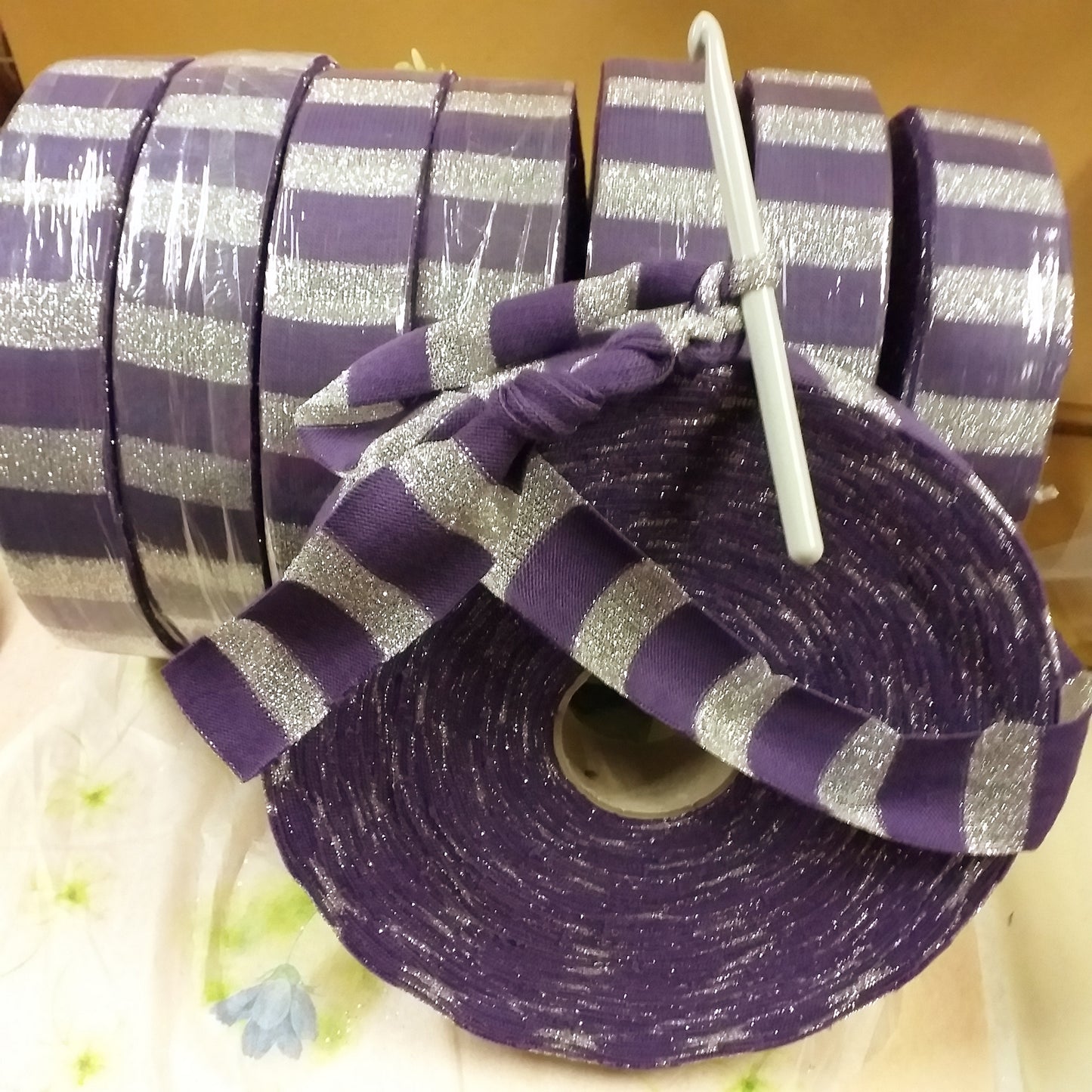 vendita a peso viola argento righe fettuccia lycra lurex elastica di maglina per borse uncinetto cestini cucce gatti cani tappeti arazzi borsone mare pochette sera