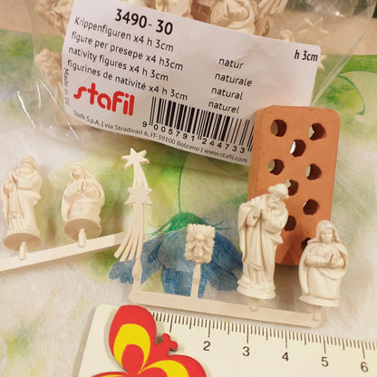 quanto misura gruppo statuine mini Presepe Natività 3 cm Gesù Giuseppe Maria Madonna stella cometa statuette bianche miniatura da decorare colorare per addobbi pallina sfera per albero