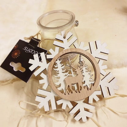 composizione candela vaniglia shop online vetrina modelli fiocco di neve stelline legno ghiaccio uso  decorazioni natalizie albero Natale addobbi chiudipacco regalo vetrinistica ciondolini applicazioni legnetti
