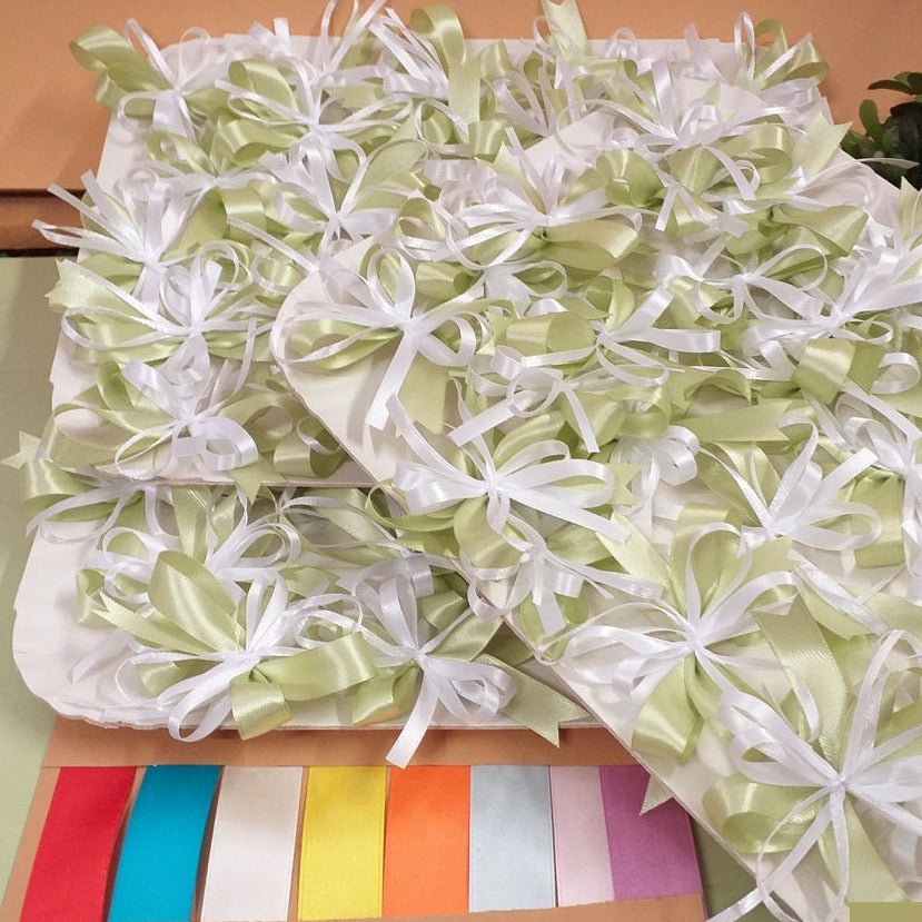 vassoio vetrina verde salvia bianco anniversario matrimonio nozze d'oro cinquantesimo 50 anni compleanno 18° per coccarde fiocchi pronti fai da te bomboniere confezionare scatole packaging confezioni pacchi regalo nastrini colorati