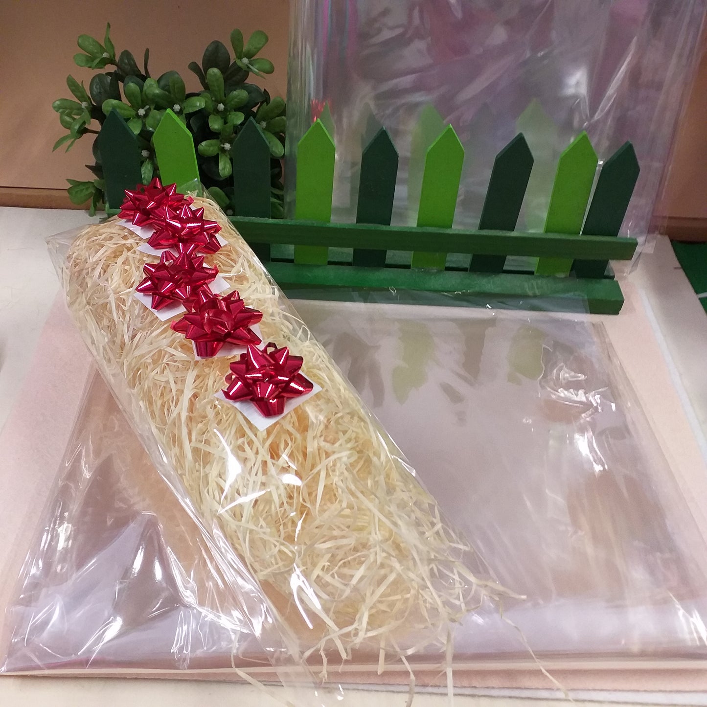 5 coccarde rosse paglietta riempitivo di legno foglio cellophane trasparente per confezioni cesti regalo pasquali natalizi
