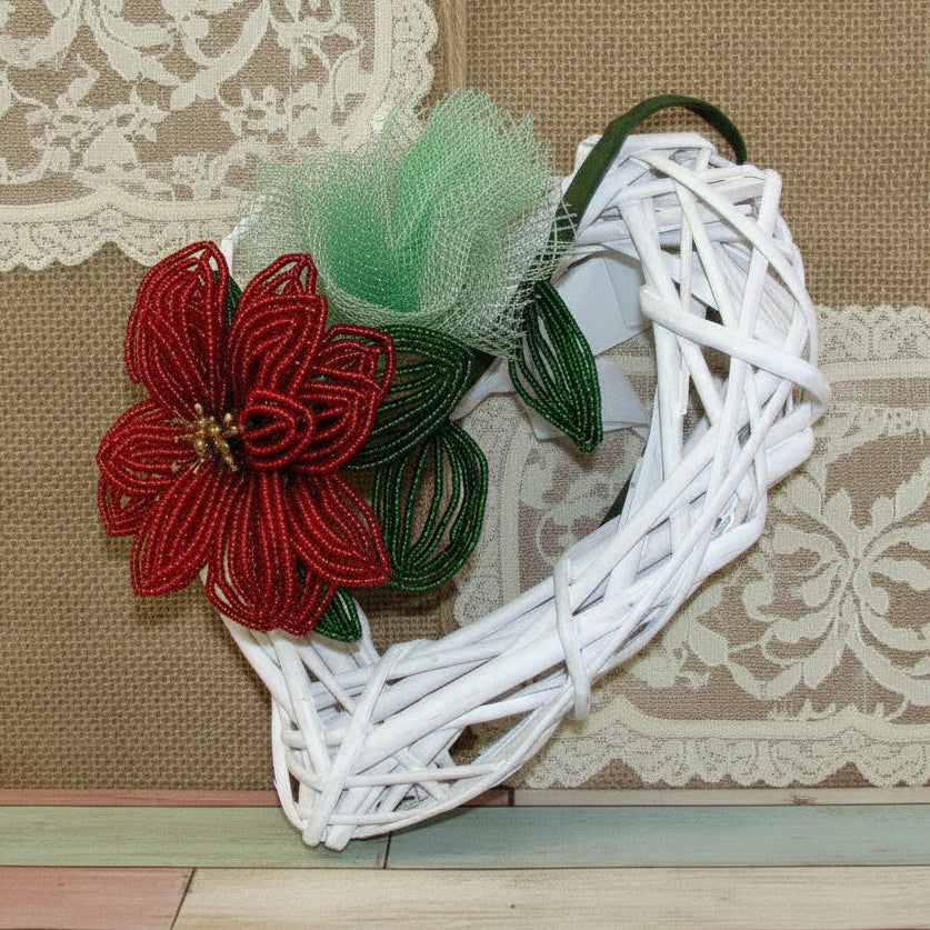 rosa di perline veneziana e  cuore vimini bianco intrecciato ghirlanda rattan di midollino viticcio uso cornice da decorare fuoriporta allestimento san valentino festa mamma natale pasqua
