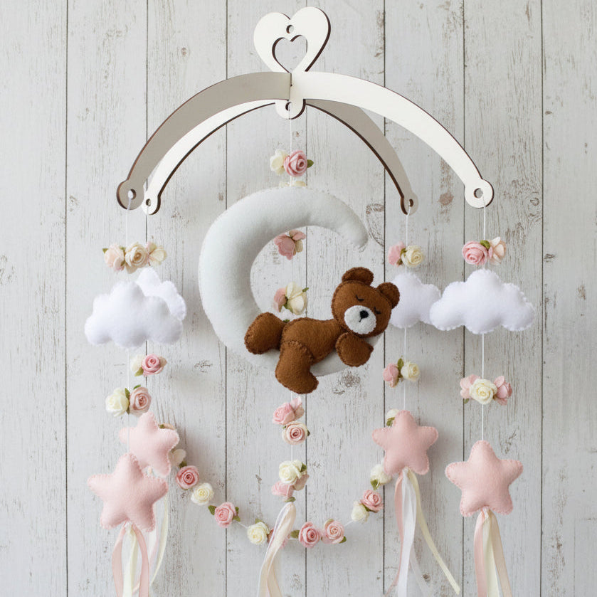 giostrina neonato legno pannolenci con orsetto luna nuvola stelle fiorellini su doppio arco cuore per cameretta femminuccia bebè