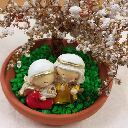 bianco rosso giallo ocra gruppo Natività Giuseppe Maria Gesù Bambino statuine Presepe miniatura ceramica di lavorazioni fatte a mano etnico moderno originale colorate idea bonsai perline bomboniera Battesimo natalizia chiudipacco regalo vetrinistica