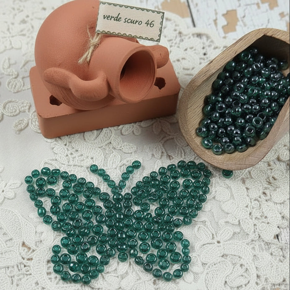 giara con verde scuro perline veneziane tosca murano conteria rocailles beads uso hobby creativi pasquali ricamo abbigliamento cucito creativo piante bonsai alberi di perle Natale pini abeti fiori stelle