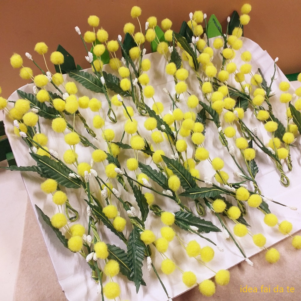 composizione ramo 10 cm palline gialle fiori foglie su stelo per 8 marzo auguri con mimosa artificiale finta e fai da te festa della donna decorazioni casa vetrina negozio idee regalo packaging vetrinistica confezionamento chiudipacco regalo segnaposto ristorante