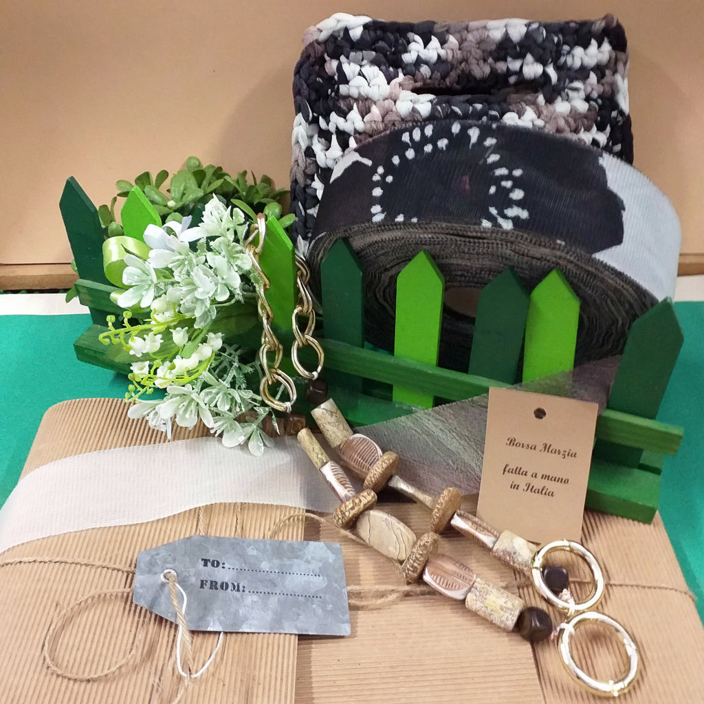 kit fai da te Borsa Sofia di fettuccia lycra retina tulle bianco-nero marrone artigianale fatta a mano in Italia modello pochette cerimonia matrimonio giorno sera manico gioiello catena perle pietre diaspro dalmata busta regalo