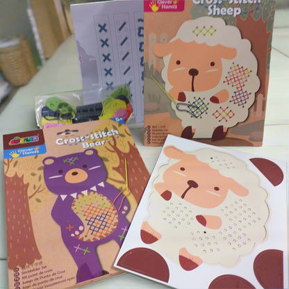 kit mezzo punto croce per ricamare orsetti pecore pasquali creare lavoretti per bambini ricamo animali giochi creativi con kit biglietto quadretto disegno colorato stampato matassine filo di cotone lanato multicolore