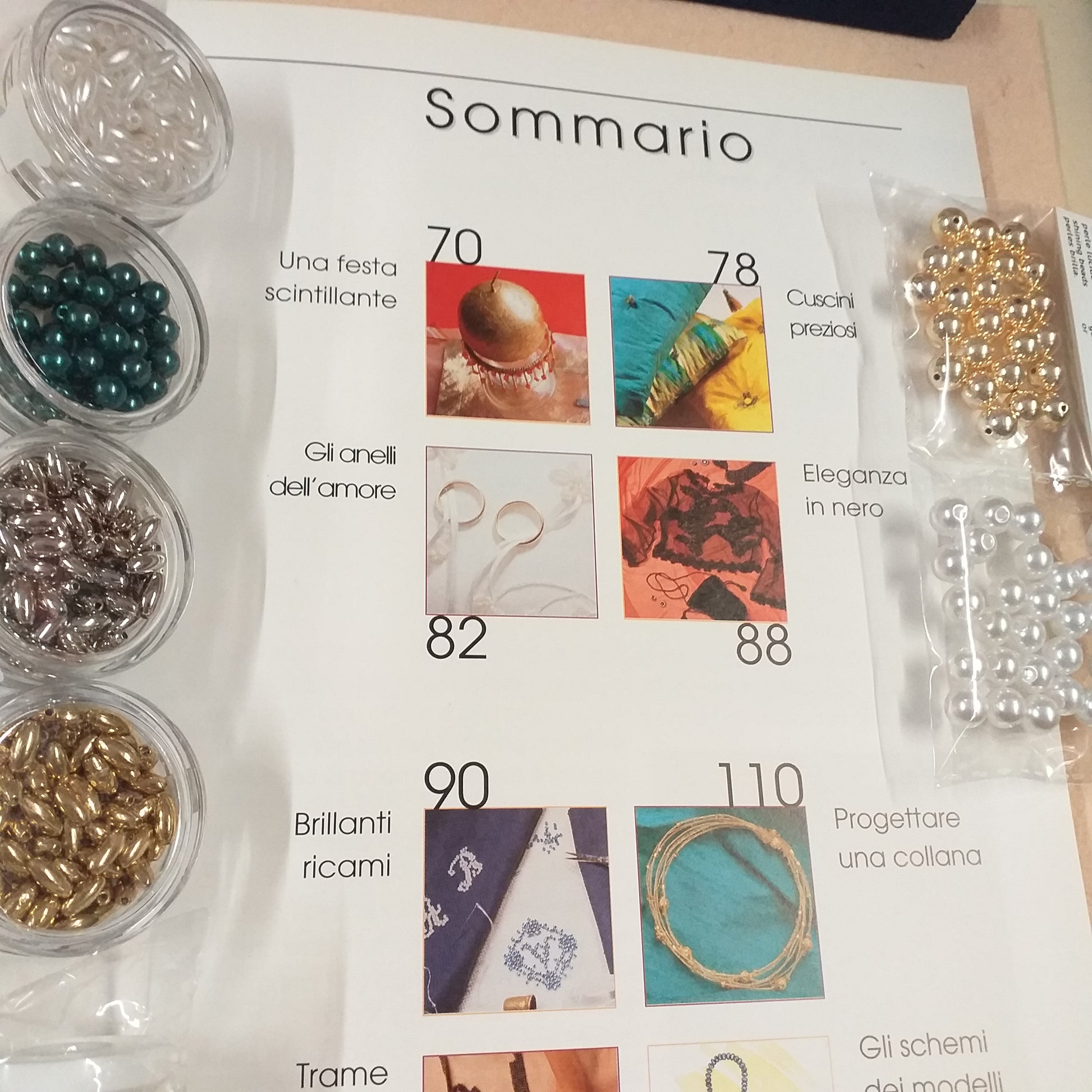 sommario da pagina 70 a 110 olive oro argento bianche chicco di riso perle dorate turchese grandi per decorazioni Natale kit materiali e manuale creare e decorare con le perline ricami cuscini matrimonio collana schemi tessitura conteria rocailles