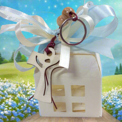 bianco azzurro bomboniera Comunione Cresima portachiavi Croce legno Tau francescana cordino perline confezionata confetti lanterna cartoncino scatolina bigliettino personalizzato Santo Giorno con simboli 