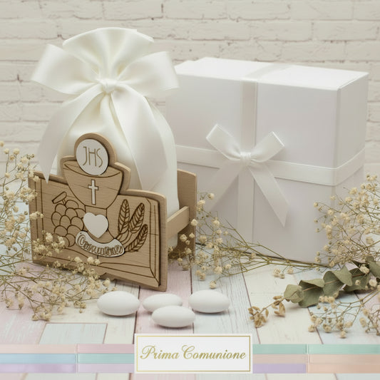 bianco e scelta colori pastello confezionamento sacchetto con Calice Vangelo spighe uva legno immagini sacre icone bomboniere Comunione Cresima confetti bigliettino nastro confezionate scatola e nastrino