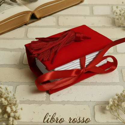 libro di cartoncino rosso rivestito vellutino con nastrino scatoline laurea portaconfetti fai da te bomboniere per confezionare confetti magistrale triennale specialistica diploma
