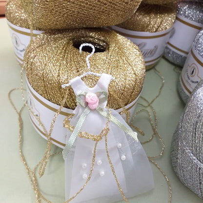 come decorare abito da sposa miniatura con filato lamè lurex gomitolo 25 gr 150 metri articolo 0231/8-1 gold colore metallizzato cordino oro dorato per lavori uncinetto maglia filo addobbi albero Natale