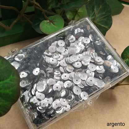 colore argento paillettes lustrini ricamo moda abbigliamento mare estate uso ricamare costumi sandali borse bijoux di bigiotteria cappelli abiti da sera e teatro