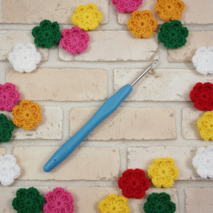 Stafil soft touch manico gomma morbida colorata uncinetto piccolo ergonomico alluminio per lana e cotone lavori manuali fai da te, idea amigurumi fiorellini