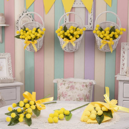 3 modelli di ramo palline gialle fiori foglie su stelo per 8 marzo 2026 auguri con mimosa artificiale finta  confezionata e fai da te festa della donna decorazioni casa vetrina negozio idee regalo packaging vetrinistica confezionamento chiudipacco segnaposto con mazzetto e fiocco giallo, solo rametto semplice o bouquet mazzolino incartato