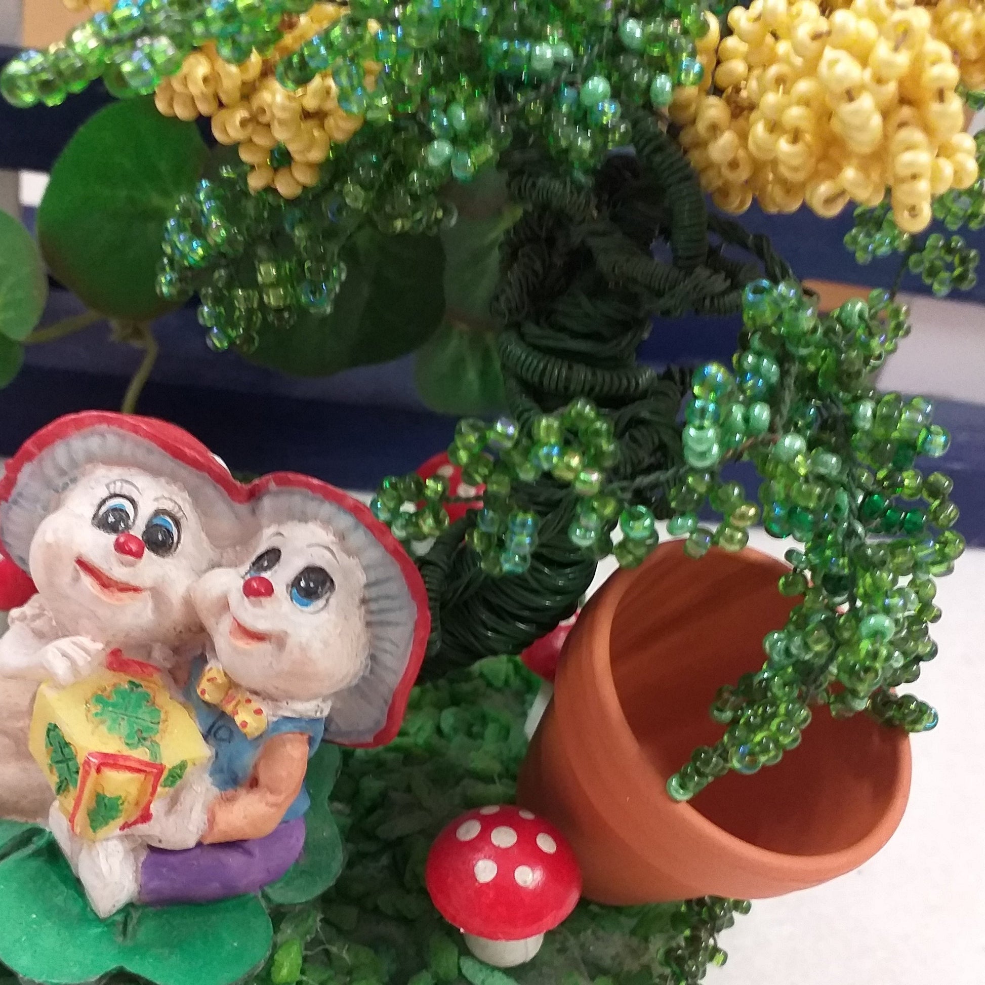 alberello piantina perline arredamento con vaso cotto terracotta coccio grezzo attrezzi lavoro Presepe utensili arnesi miniature uso mestieri agricoli accessori fai da te micro giardino arredo bonsai piante hobby creativi casa bambole