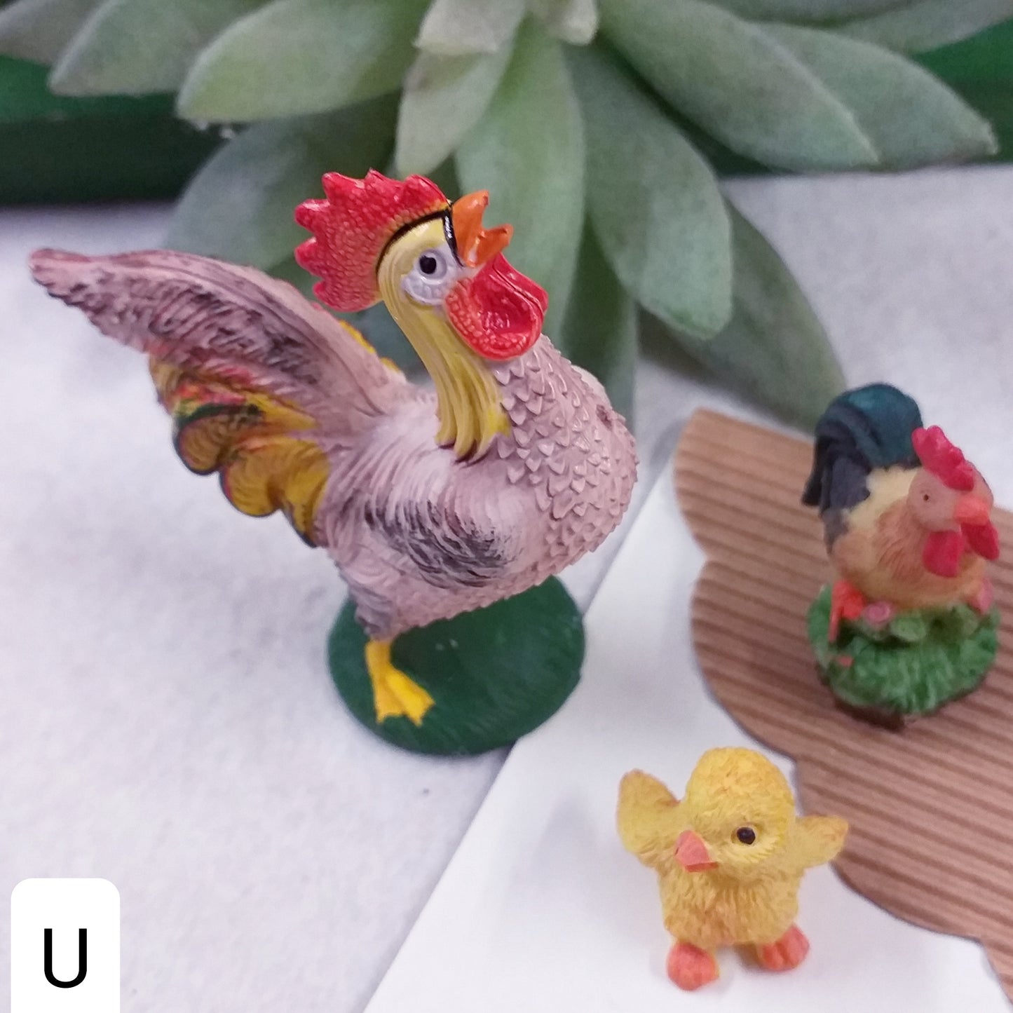 gallo gallina pulcino resina oggetti lotto offerta stock outlet miniature ricordini souvenir idee regalo collezioni bomboniere arredamento casa delle bambole sorpresa uova cioccolato pasquale
