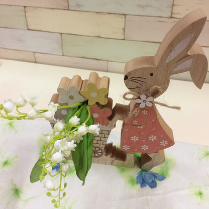 idea creare composizione decorazione coniglietta fioraia carretto legno e rametto pick mughetti bianchi fiori finti artificiali per fai da te bomboniere allestimento matrimonio centrotavola floreali vetrine