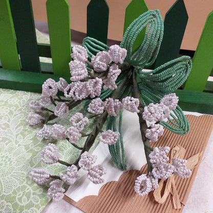 cosa realizzare con kit materiali occorrente foto tutorial spiegazioni creare mughetti perline fiori bianchi per bomboniere matrimonio bouquet sposa centrotavola rocailles beads conteria bianco verde