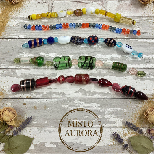 misto aurora bordeaux verde azzurro blu arancio giallo colori misti forme assortite varie serie colorate perle di vetro satinato veneziano stile Murano vendita a fili shop offerta stock fai da te bigiotteria collane bracciali borse