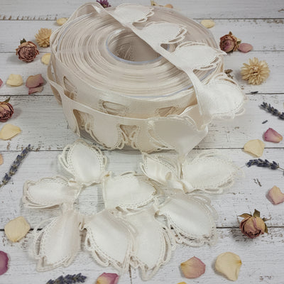 Nastri portaconfetti con tirante - petali foglie per fiore coccarda