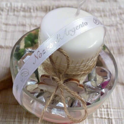 nozze d'argento confezione bomboniera candela per anniversario matrimonio sassolini argentati bicchiere vetro allestimento centrotavola 25 anni venticinquesimo packaging
