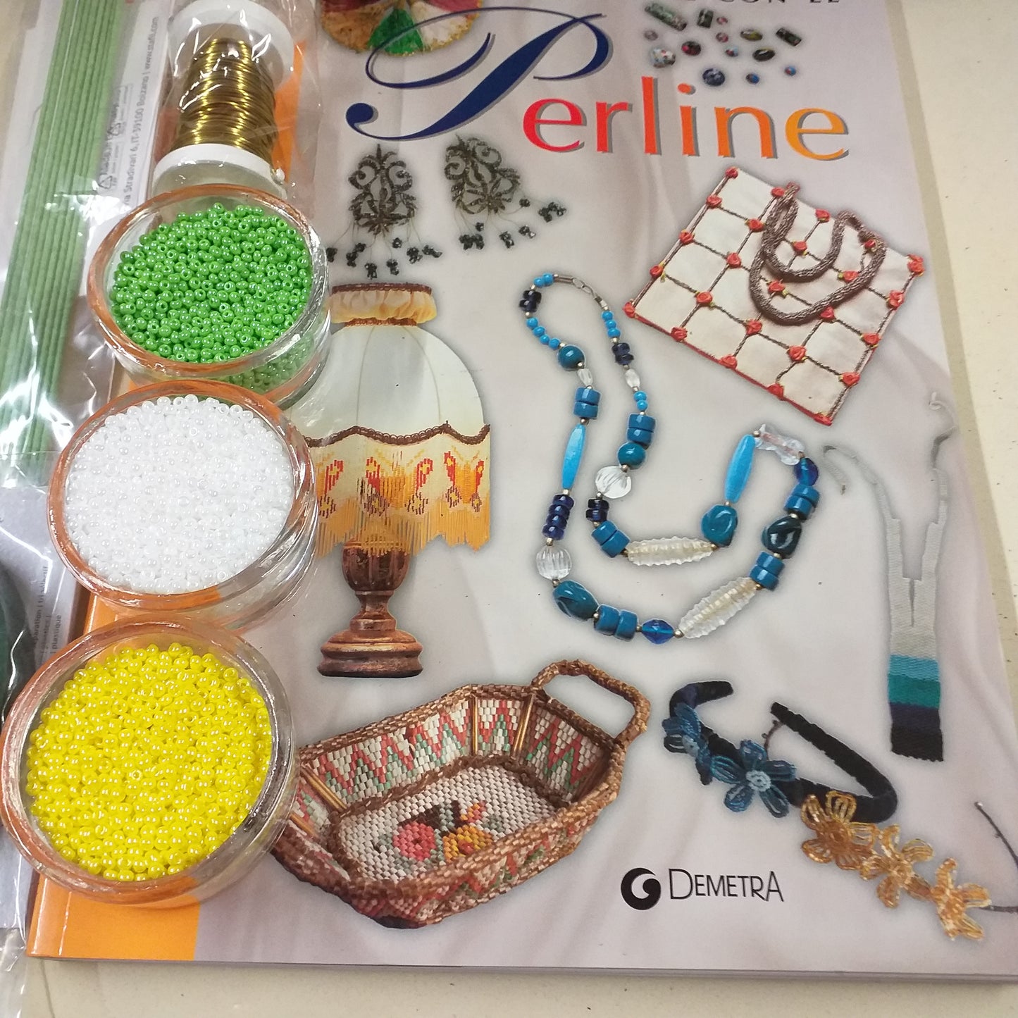 cestino lampada borsa collana tessitura come tessuto fiori di cerchietti capelli orecchini nappine perle e perline veneziane creare e decorare oggetti