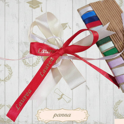 panna scritta laurea lettere filosofia coccarda fiocco pronto nastro raso per bomboniere fai da te confezionamento packaging portaconfetti vetrinistica scatole