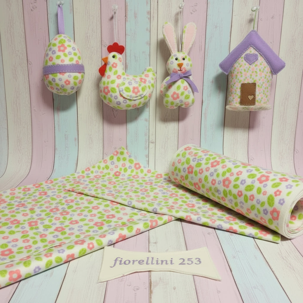 rosa lilla verde 253 tessuto cucito creativo feltro pannolenci stampato fantasia disegnato fiorellini primavera fondo panna pastello uso lavoretti creativi bambini pasquali ghirlande fuoriporta centrotavola fiori composizioni casetta uccellini cuore