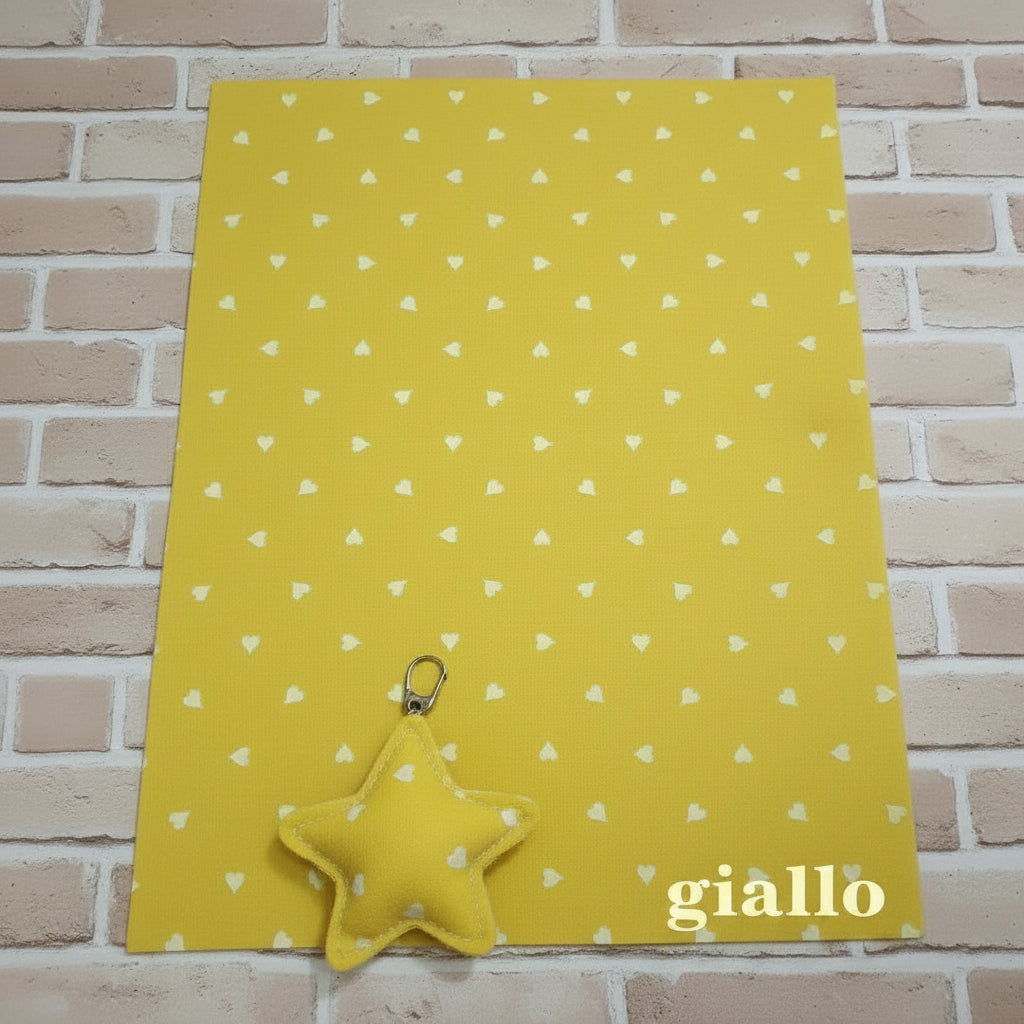 foglio pannolenci morbido giallo feltro sottile legno fantasia cuoricini bianco su sfondo colorato per cucito creativo portachiavi stellina