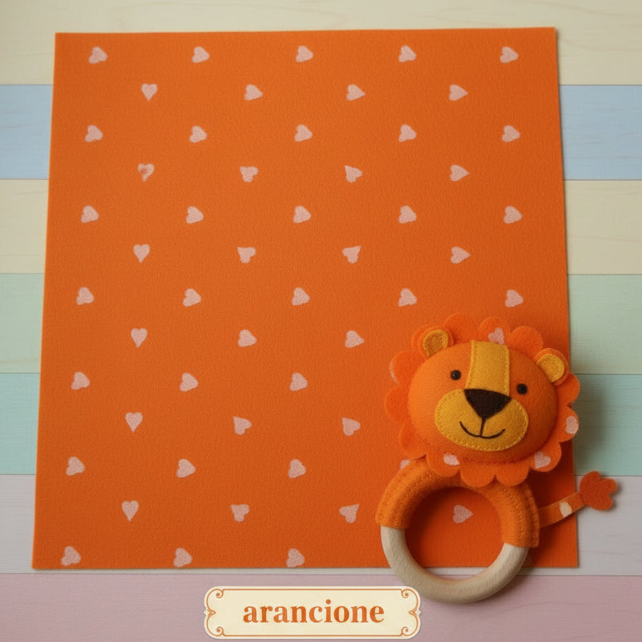 arancione pannolenci fantasia stampato cuoricini feltro morbido e sottile Stafil uso cucito creativo giochi tattili bebè leoncino