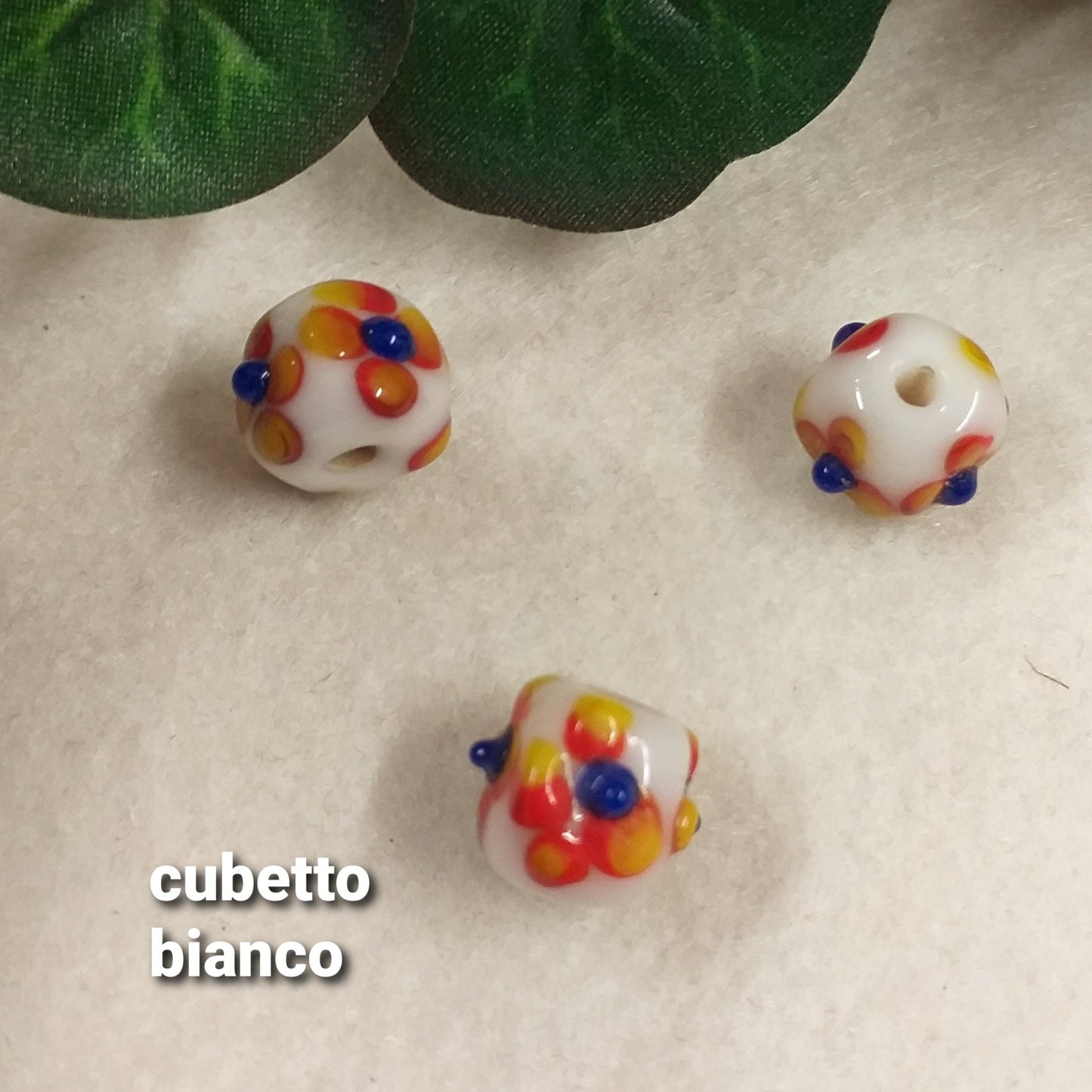 bianco cubetto dado perle di vetro stile veneziano a lume con fiori e perline fiorellini fai da te bigiotteria bijoux gioielli orecchini collane decorazioni bomboniere