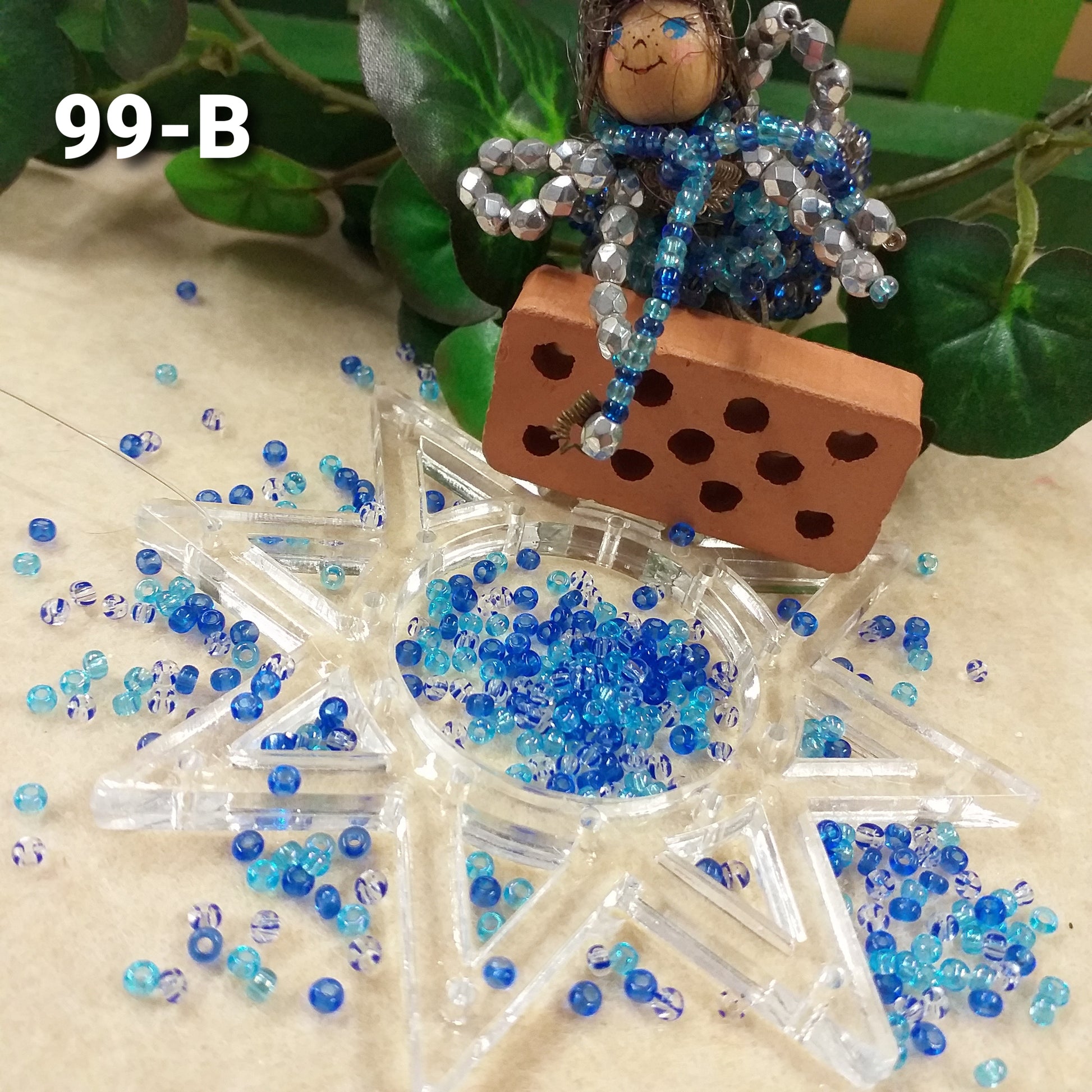 misto per bambolina blu celeste azzurro colori cangianti iridati iridescenti arcobaleno conteria veneziana vetro rocailles lavori creazioni fiori animaletti tessitura tissage danese