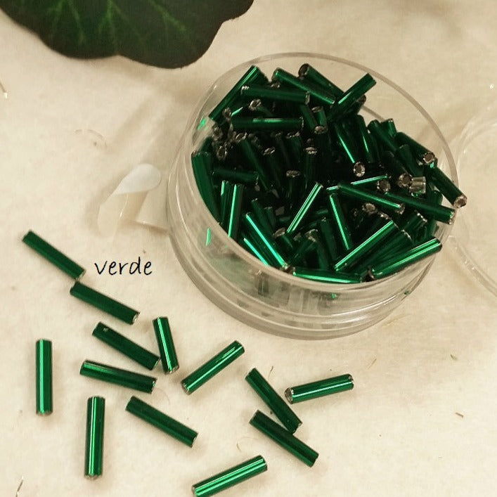 verde brillante pive bastoncini conteria rocailles mezze linee pivette tubicini baguettes perline perle da ricamo abbigliamento tubetti uso ricamare abiti costumi borse bigiotteria creare bijoux bigiotteria fai da te gioielli sandali