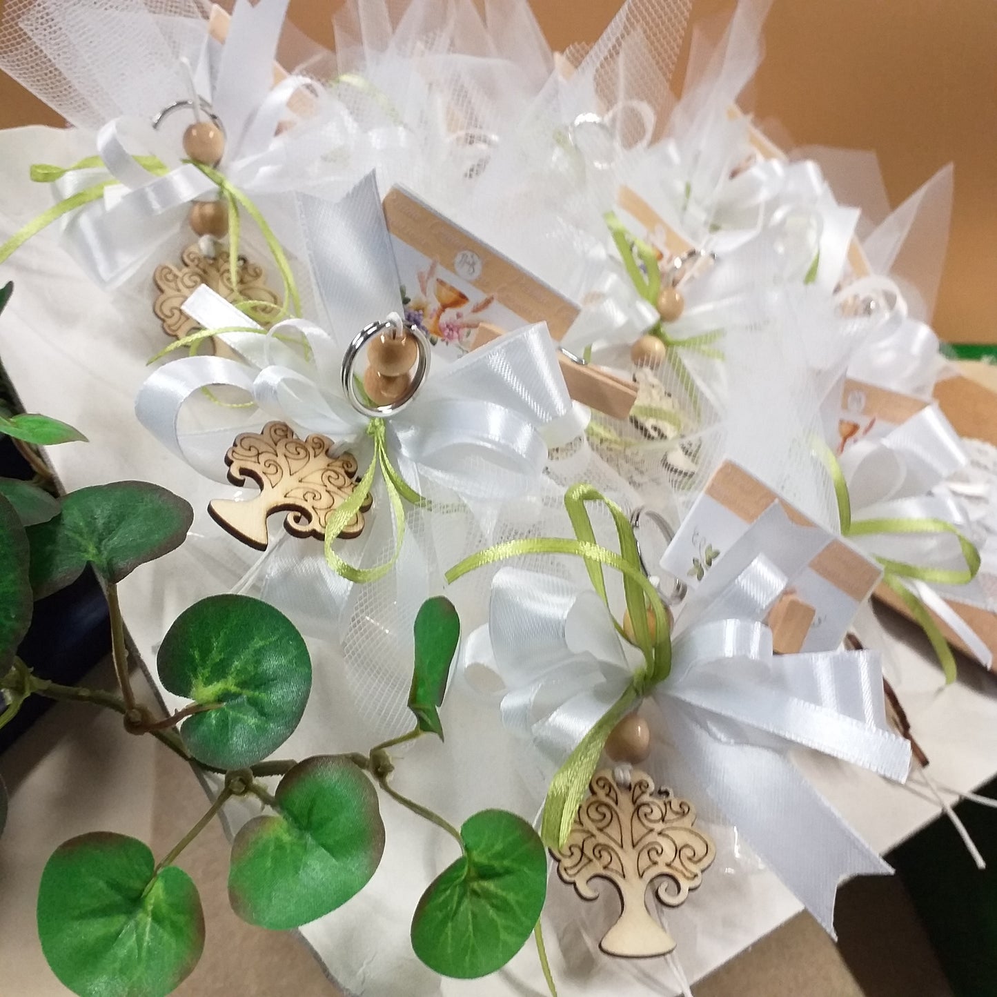 confettata verde bianco italian bomboniere albero della vita portachiavi legno cordino perline confezionate o kit fai da te colori sacchetto confetti nastro con bigliettino simboli comunione cresima battesimo
