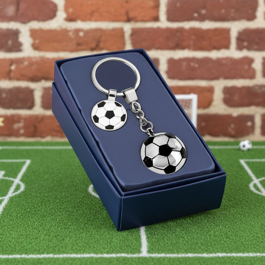 portachiavi calcio di metallo con gettone pallone bianco nero scatolina blu bomboniera Comunione Cresima