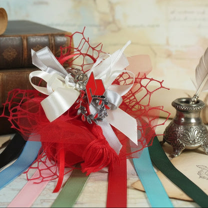 bianco panna grigio-perla e nastro bigliettino bomboniera da confezionare confetti sacchettino rete rosso portachiavi laurea di metallo corona d'alloro cappello tocco nappina