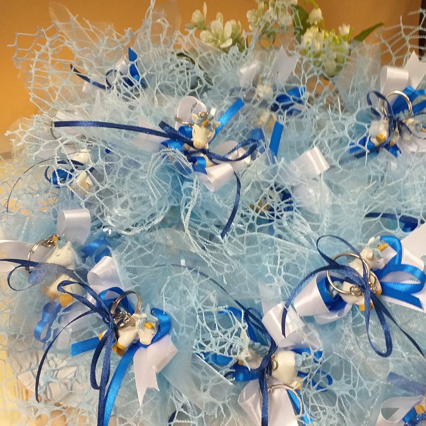 babyshower allestimento unicorno portachiavi celeste sacchettino confetti primo compleanno bomboniere battesimo nascita portaconfetti