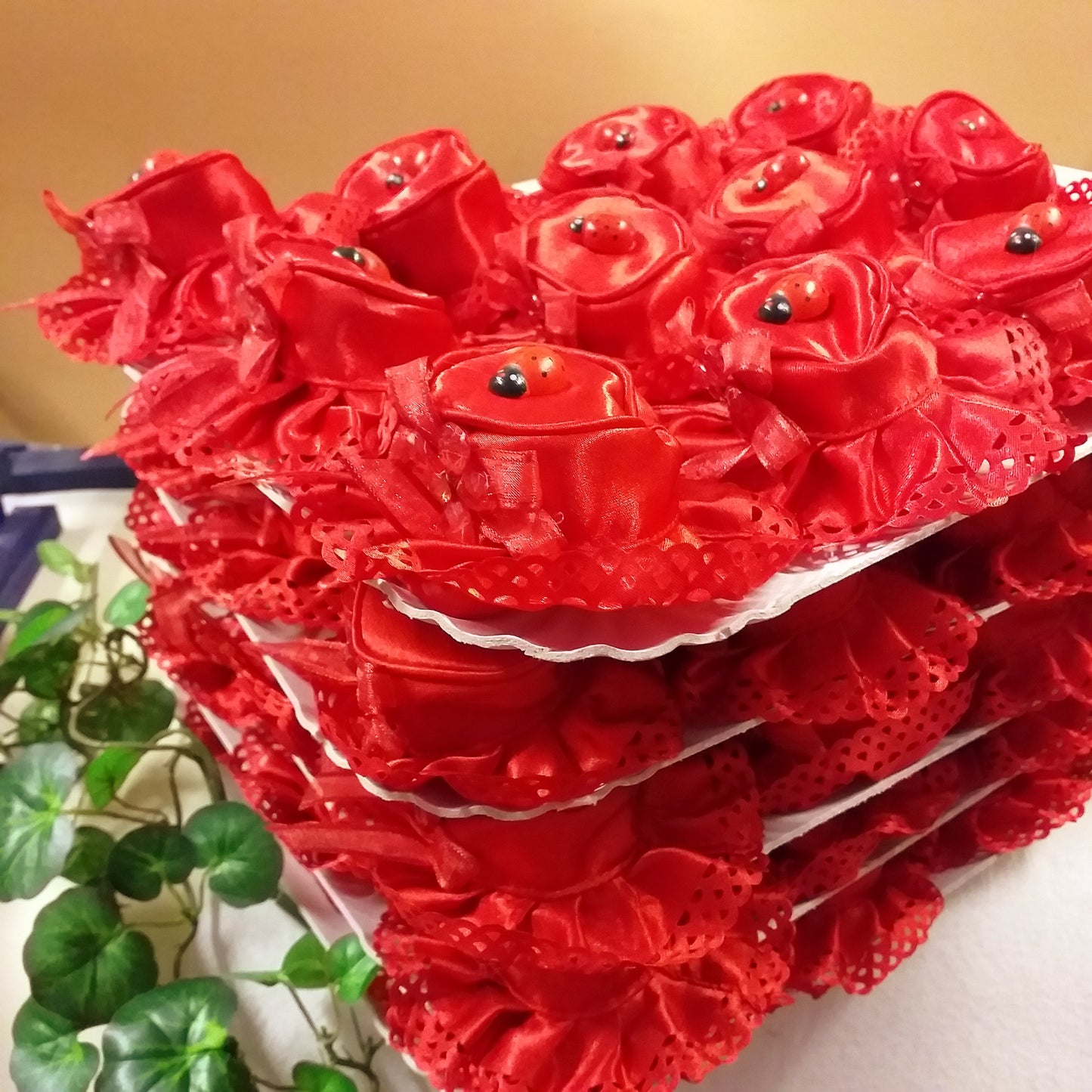 shop negozio confettata cappellini applicazione portafortuna coccinella sacchetti rossi portaconfetti laurea compleanno comunione cresima fai da te bomboniere