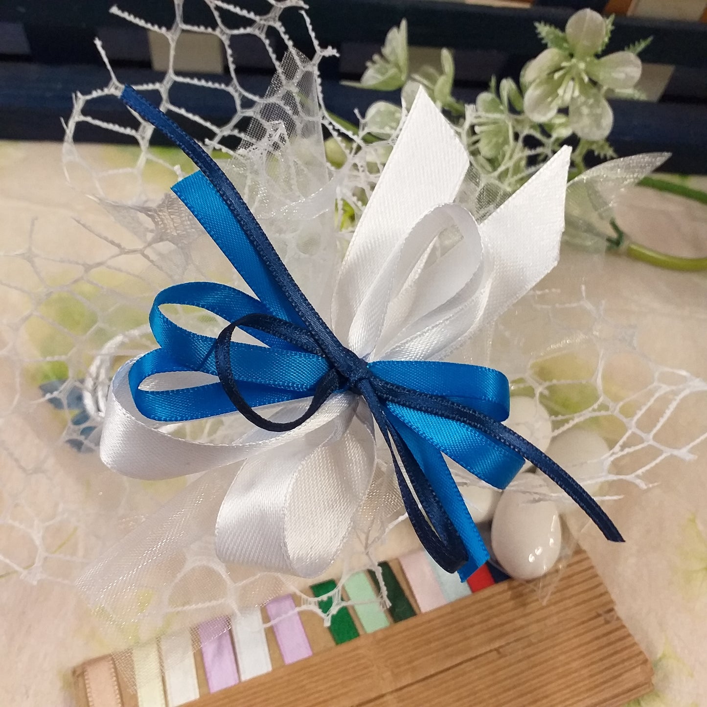 bianco blu maschietto battesimo comunione sacchetto confetti italiani maxtris a rete bianca confezionato coccarda fiocco bigliettino stampato scelta colori nastrini o kit fai da te